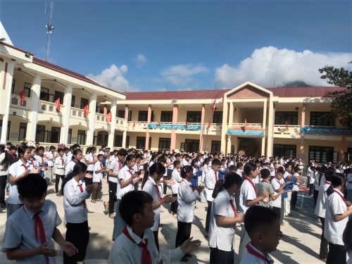 HOẠT ĐỘNG GIỮA GIỜ CỦA CÁC EM HỌC SINH TRƯỜNG THCS MƯỜNG LUÂN